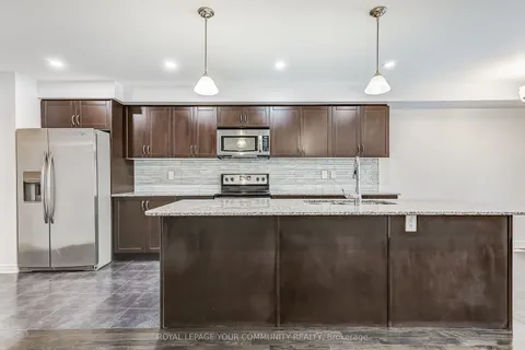 332 Doak Lane, Newmarket, ON L3Y 0A7