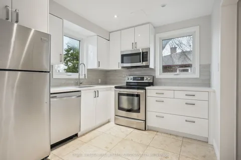 256 Zelda Crescent, Richmond Hill, ON L4C 2Y5