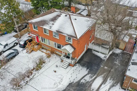 256 Zelda Crescent, Richmond Hill, ON L4C 2Y5