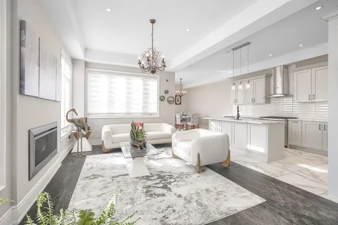 18 CALLISTO Lane, Richmond Hill, ON L4C 8P6