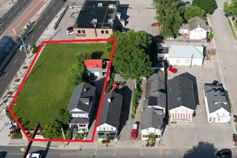 11 Main St (432/438 Davis) N/A, ON L3Y 3Y1