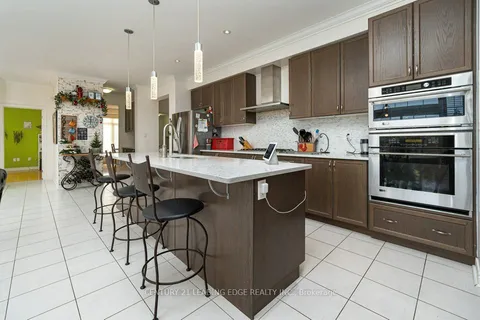 1 Russel Drive, Bradford West Gwillimbury, ON L4G 7K5