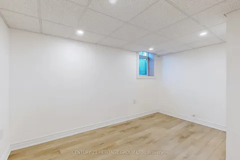238 William Roe Boulevard, Newmarket, ON L3Y 1B5