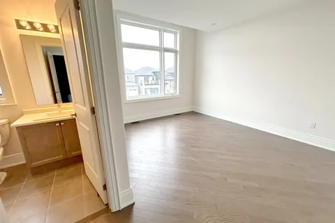78 Silk Twist Drive, East Gwillimbury, ON L9N 0W4