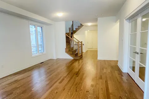 24 Vasey Road, Bradford West Gwillimbury, ON L3Z 4P6