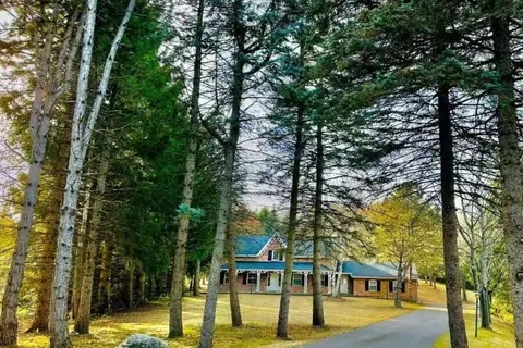 8 Blue Grass Drive, Aurora, ON L4G 6W4