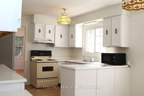 8 Blue Grass Drive, Aurora, ON L4G 6W4