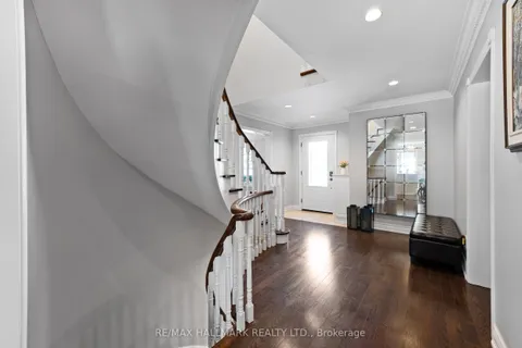 37 Elmsley Drive, Richmond Hill, ON L4C 8N7