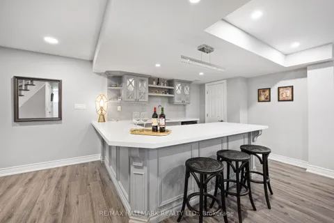 37 Elmsley Drive, Richmond Hill, ON L4C 8N7