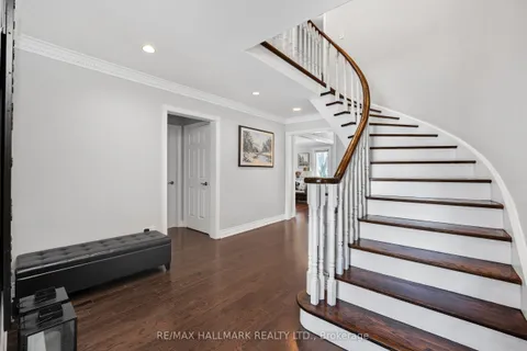 37 Elmsley Drive, Richmond Hill, ON L4C 8N7
