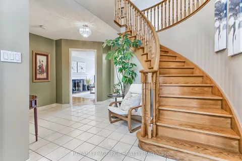 611 Gagnon Place, Newmarket, ON L3X 1V8
