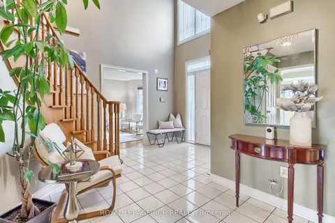 611 Gagnon Place, Newmarket, ON L3X 1V8