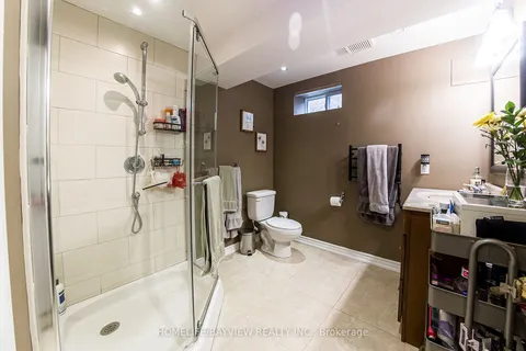 86 Ford Wilson Boulevard, Newmarket, ON L3X 3G1