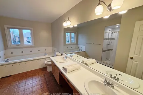 18 Tangreen Circle, Vaughan, ON L4J 5E2