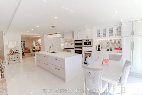 2A Chiltern Hill, Richmond Hill, ON L4B 3B9