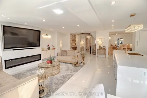 2A Chiltern Hill, Richmond Hill, ON L4B 3B9