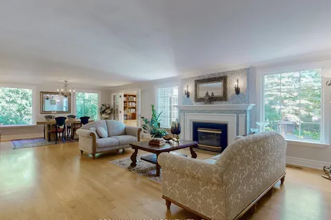 109 Highland Lane, Richmond Hill, ON L4C 3S1