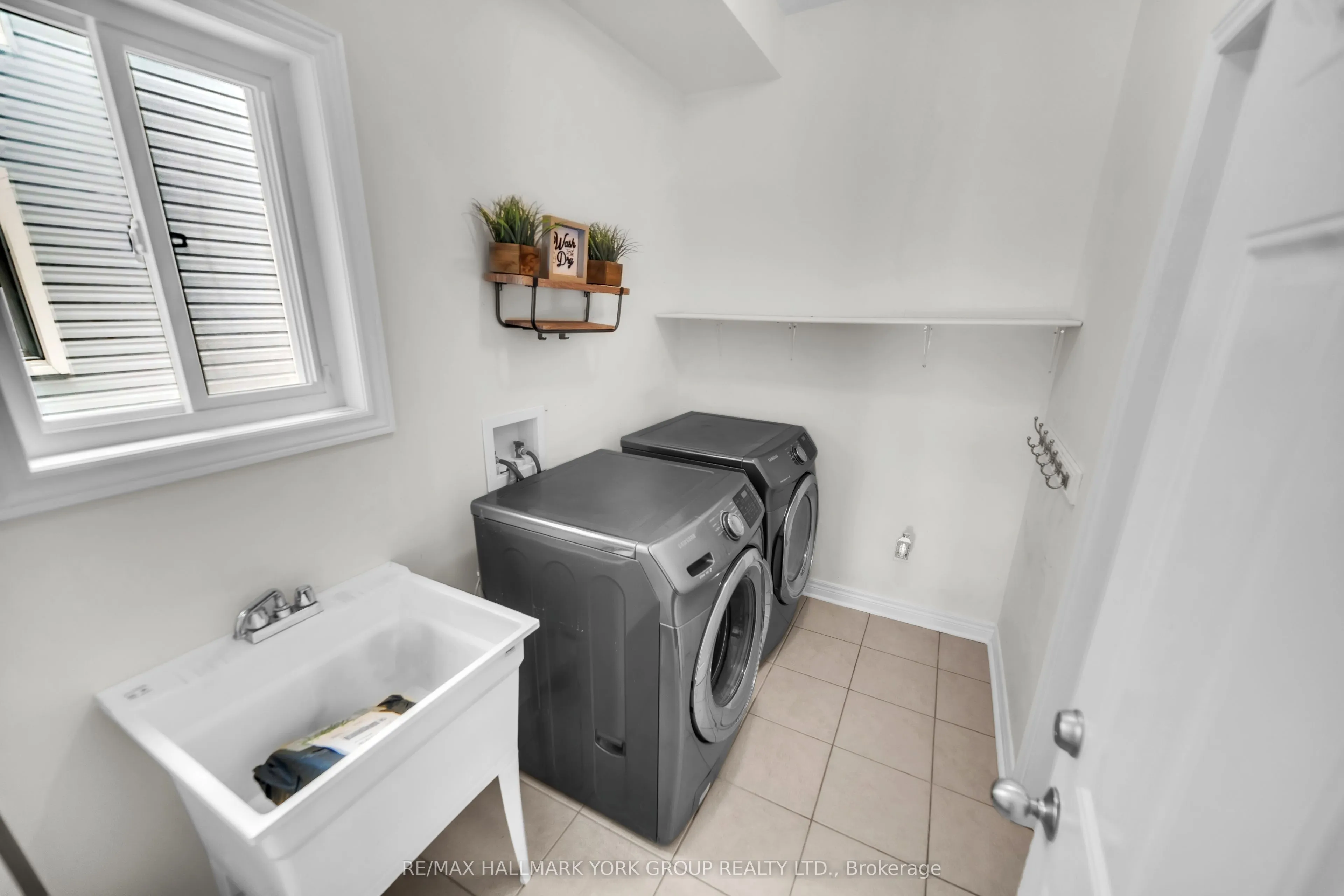 133 Long Street, Bradford West Gwillimbury, ON L3Z 0S5