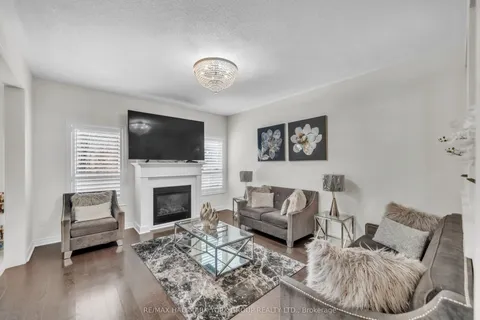 133 Long Street, Bradford West Gwillimbury, ON L3Z 0S5
