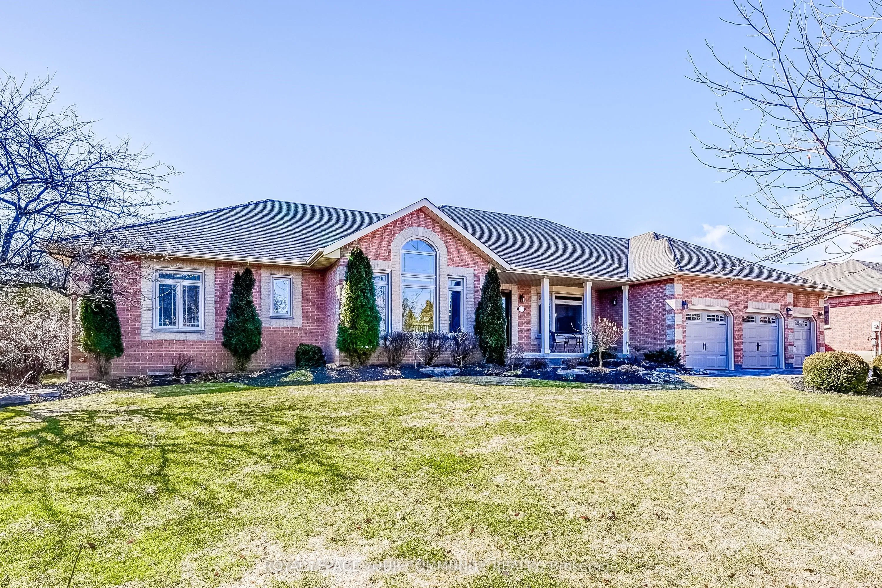 11 Whitebirch Lane, East Gwillimbury, ON L0G 1V0