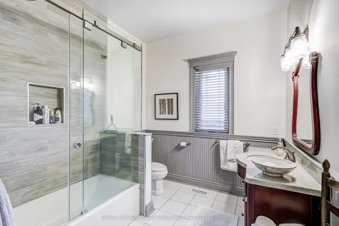 11 Whitebirch Lane, East Gwillimbury, ON L0G 1V0