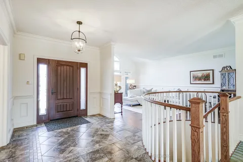 11 Whitebirch Lane, East Gwillimbury, ON L0G 1V0
