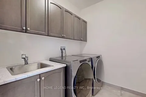 40 Meteorite Street, Richmond Hill, ON L4C 8P9