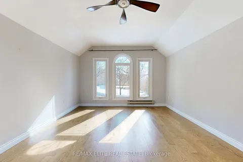 943 Portminster Court, Newmarket, ON L3X 1L8