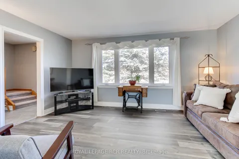 6 Buce Avenue, Bradford West Gwillimbury, ON L3Z 2C4