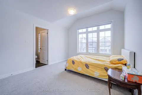 69 Bud Leggett Crescent, Georgina, ON L4P 0T1