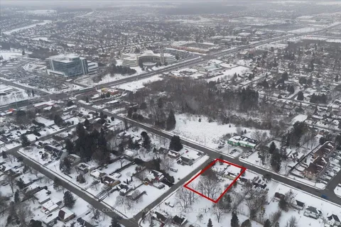 98 Eagle Street, Newmarket, ON L3Y 1J4
