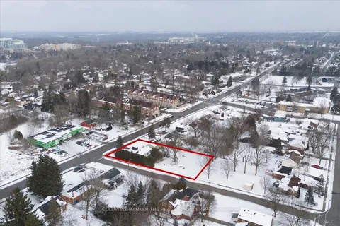 98 Eagle Street, Newmarket, ON L3Y 1J4