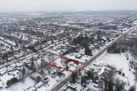 104 Eagle Street, Newmarket, ON L3Y 1J4
