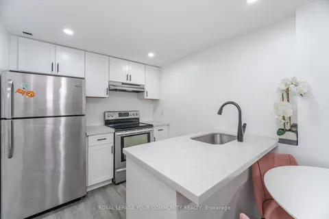 48 Bluesky Crescent, Richmond Hill, ON L4C 8H9