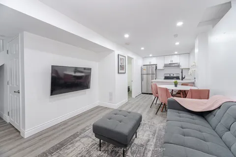 48 Bluesky Crescent, Richmond Hill, ON L4C 8H9