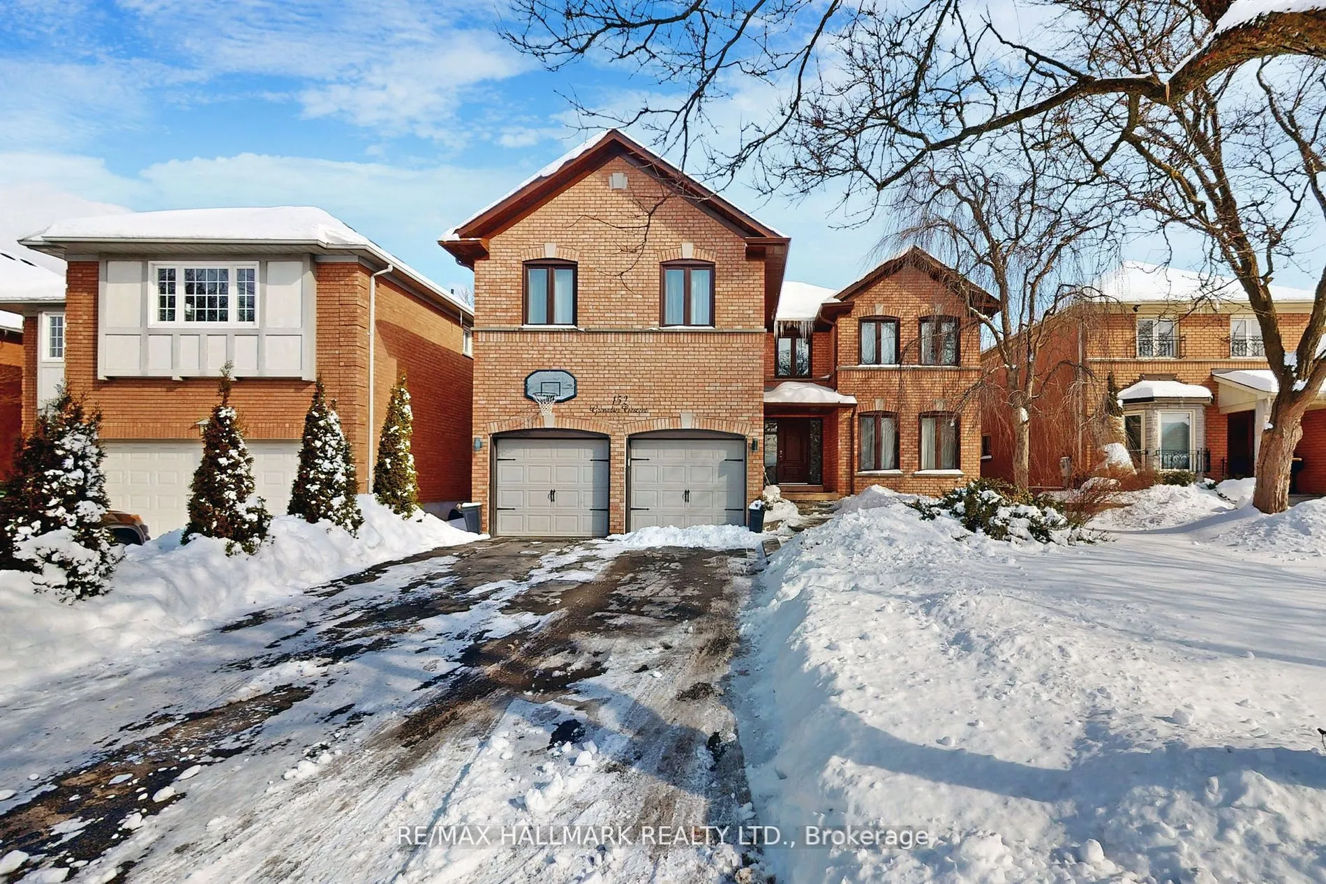 152 Grenadier Crescent, Vaughan, ON L4J 7V6