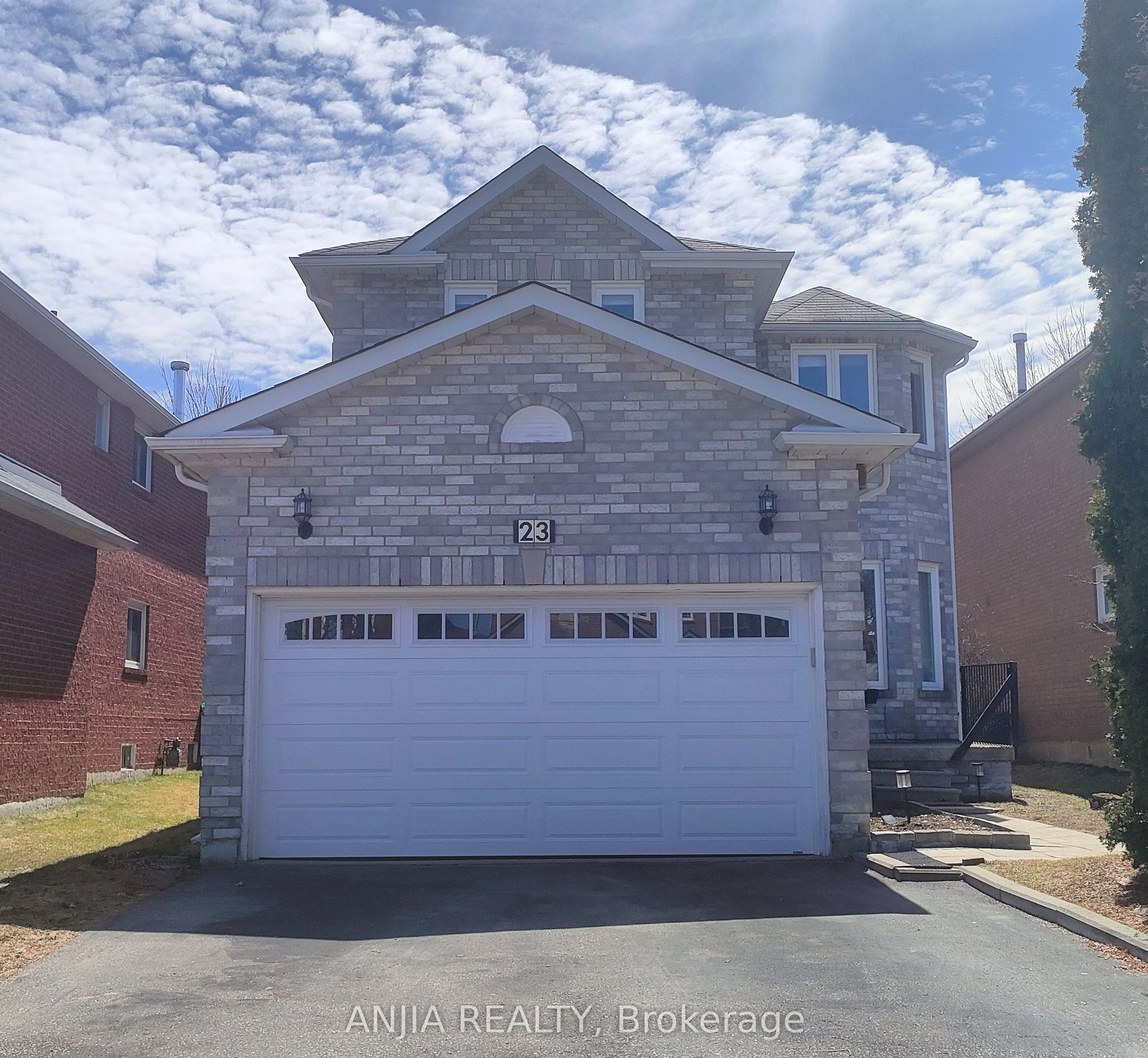 23 Springer Drive, Richmond Hill, ON L4C 0E9