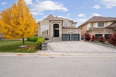 24 Black Duck Trail, King, ON L7B 0A4