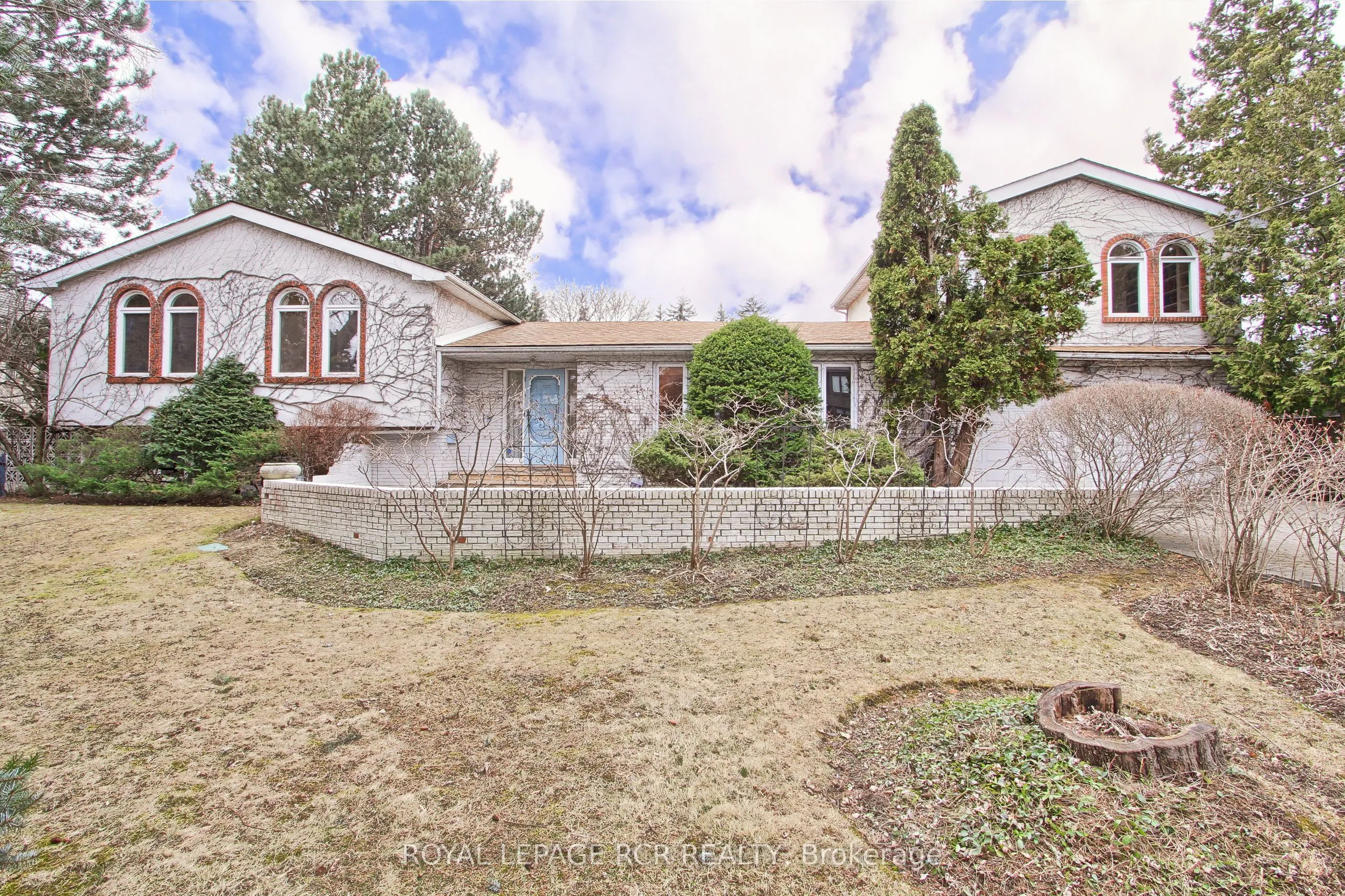 4 Thornlea Court, Markham, ON L3T 2R2