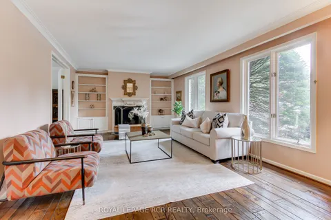 4 Thornlea Court, Markham, ON L3T 2R2