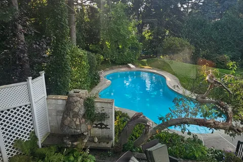 4 Thornlea Court, Markham, ON L3T 2R2