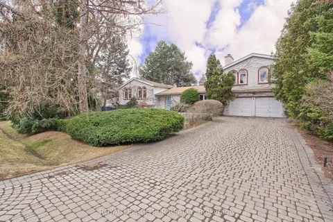 4 Thornlea Court, Markham, ON L3T 2R2