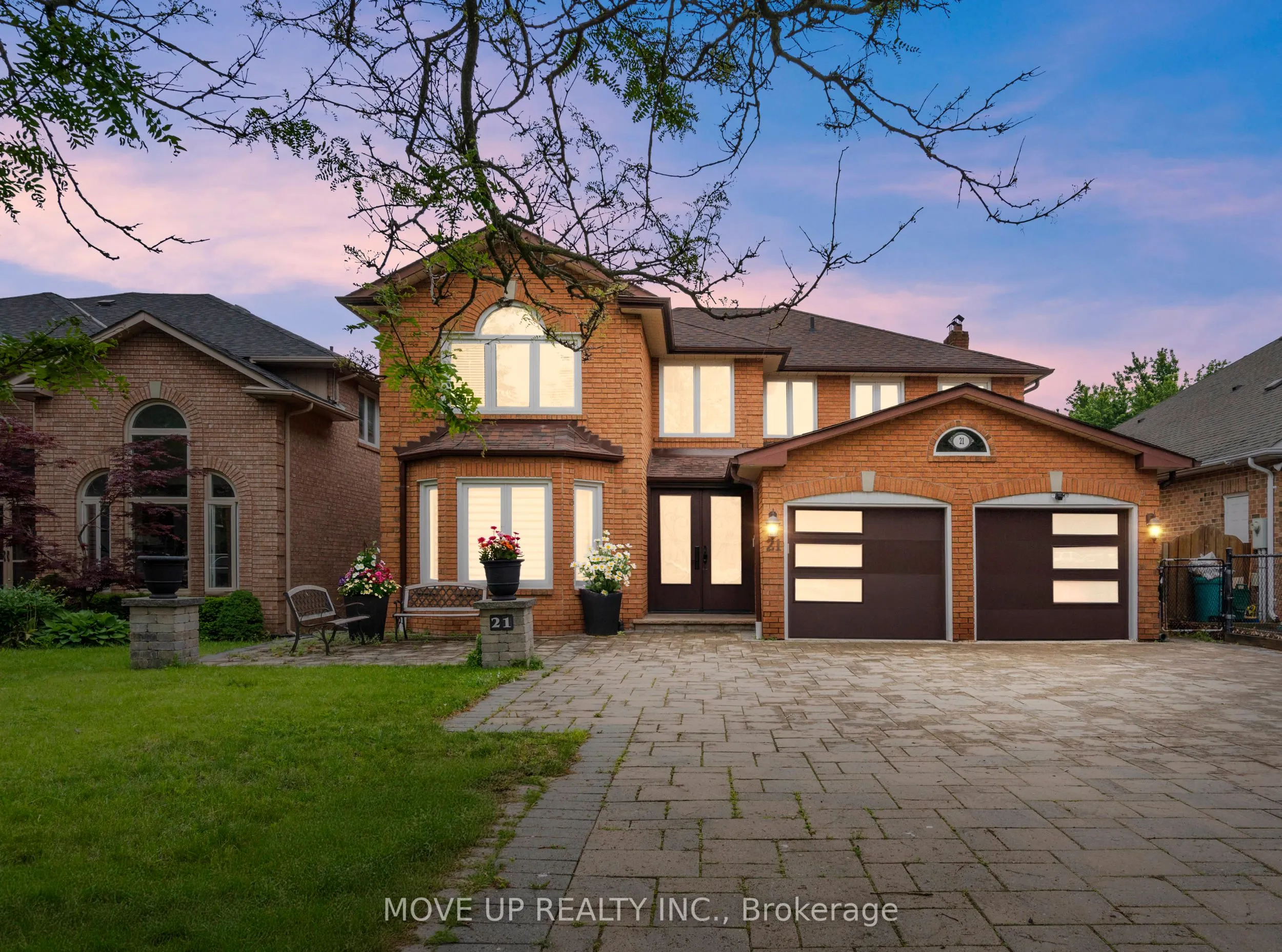 21 Gaby Court, Richmond Hill, ON L4C 8X1