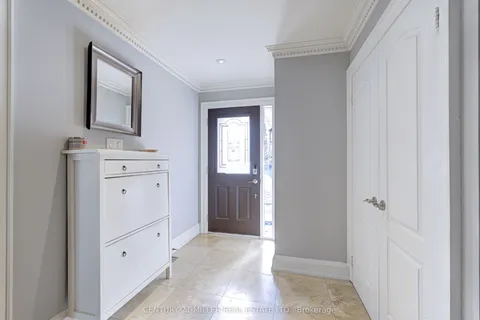 39 Iona Crescent, Vaughan, ON L4H 1C4