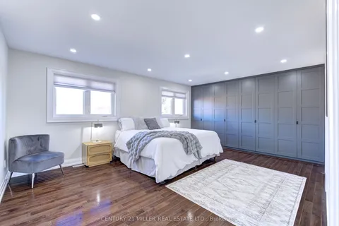 39 Iona Crescent, Vaughan, ON L4H 1C4
