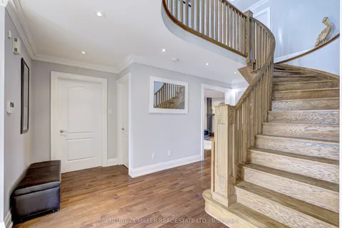 39 Iona Crescent, Vaughan, ON L4H 1C4