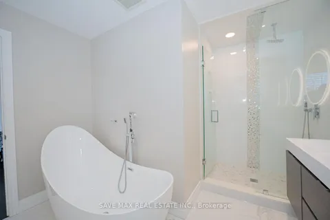 5 Kathryn Court, Bradford West Gwillimbury, ON L3Z 3Z7