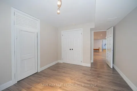 5 Kathryn Court, Bradford West Gwillimbury, ON L3Z 3Z7