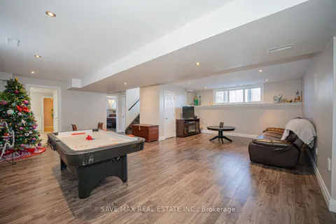 5 Kathryn Court, Bradford West Gwillimbury, ON L3Z 3Z7