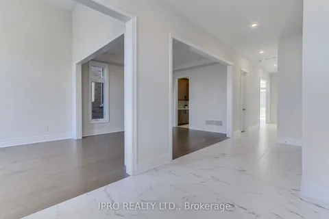 19 Plank Road, Bradford West Gwillimbury, ON L3Z 4N3